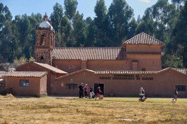 Raqchi 'deki Wiracocha Tapınağı en etkileyici İnka yapılarından biridir. Devasa kerpiç ve taş yapısı bir zamanlar Yaratıcı Tanrı 'ya adanmış ritüeller barındırıyordu..