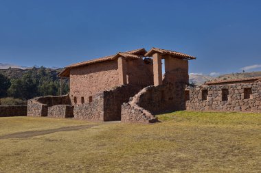 Raqchi 'deki Wiracocha Tapınağı en etkileyici İnka yapılarından biridir. Devasa kerpiç ve taş yapısı bir zamanlar Yaratıcı Tanrı 'ya adanmış ritüeller barındırıyordu..