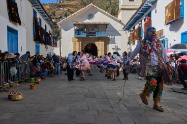 Vahşi, saygısız ve durdurulamaz Maqtas, Paucartambos Virgen del Carmen kutlamalarını korkusuz enerji ve yaramaz ruhla patlattı..