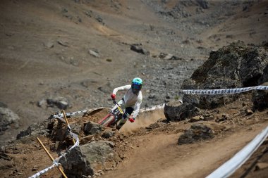 Güzelce dokunmuş giysilerini giyip Chinchero halkı kültür, miras ve cemaatin neşeli bir kutlaması için bir araya geldiler..