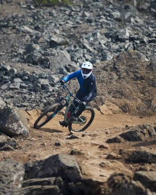  Güzelce dokunmuş giysilerini giyip Chinchero halkı kültür, miras ve cemaatin neşeli bir kutlaması için bir araya geldiler..