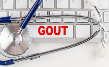 Steteskoplu bir klavyede Gout metni, tıbbi konsept