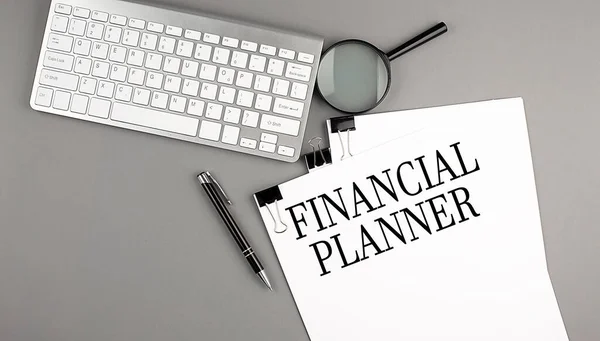 Finanční Planner Text Papíře Klávesnicí Šedém Pozadí — Stock fotografie
