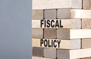 Tahta bloklar üzerindeki metin FISCAL POLİSİ