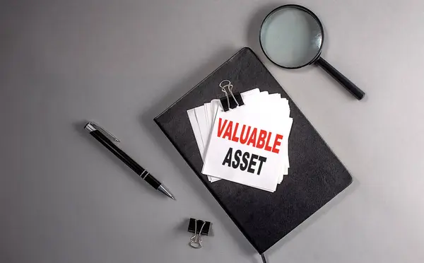 Valuable Asset Tekst Sticky Zwart Notebook Business Concept — Stockfoto
