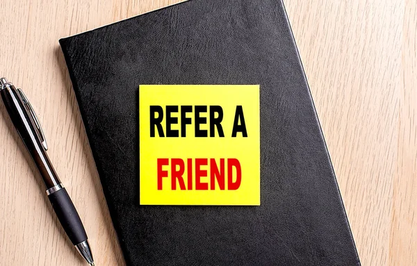 Refer Friend Text Sticky Black Notebook Pen — Stock Photo, Image
