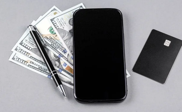 Cartão Crédito Smartphone Dólares Caneta Conceito Negócio Espaço Cópia — Fotografia de Stock