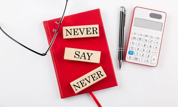 Nunca Dizer Nunca Texto Bloco Madeira Caderno Vermelho — Fotografia de Stock