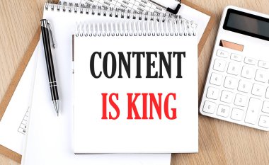 Contenent is King, hesap makinesi, not tahtası ve kalemin yanında beyaz not defteriyle yazılmıştır. İş konsepti