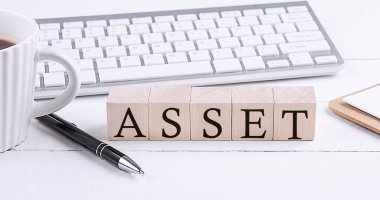 Klavye ve kahve ile ahşap bloklar hakkında bilgi