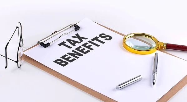 Tax Benefits Text Clipboard White Background Business Concept — Stock Photo, Image
