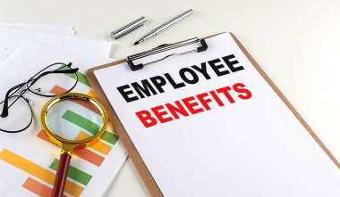 EMPLOYEE BENEFITS metin beyaz arkaplan üzerinde grafik, iş konsepti