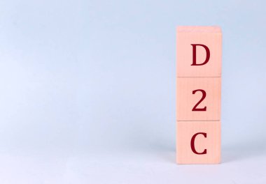 Mavi arka planda tahta küplerde D2C