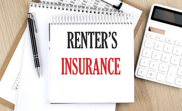 Renter Insurance Написаний Білою Блокнотою Біля Калькулятора Дошки Ручки Концепція — стокове фото