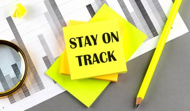 Çizelgedeki yapış yapış bir metinde kalemle kalın