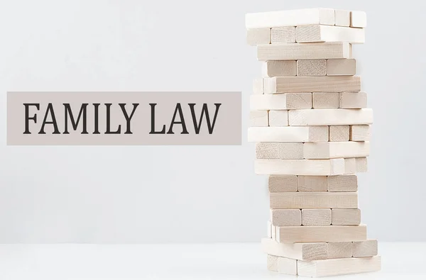 Familienrecht Text Mit Holzblock Auf Weißem Hintergrund Geschäftskonzept — Stockfoto