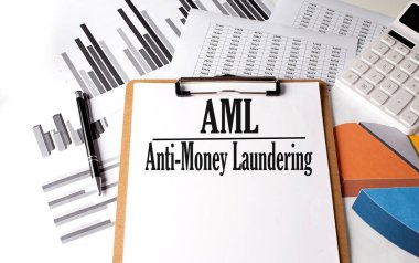 Çizelgede AML 'nin kara para akladığı bir kağıt