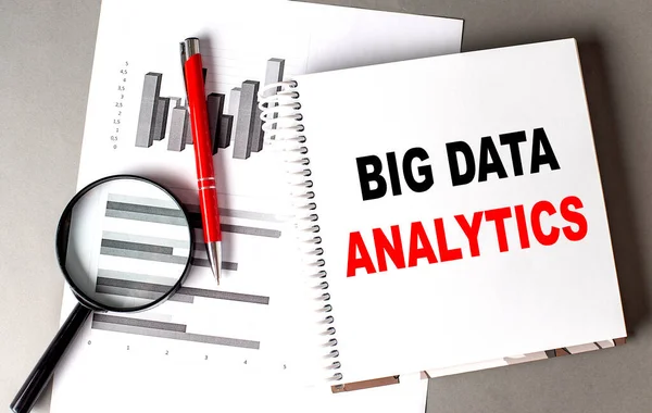 Big Data Analytics Metin Çizelgesi Ile Bir Defter Üzerine Yazılmış — Stok fotoğraf