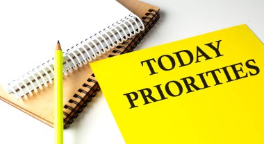 BUGÜN ÖZEL Not defteriyle sarı kağıda yazılmış metinler