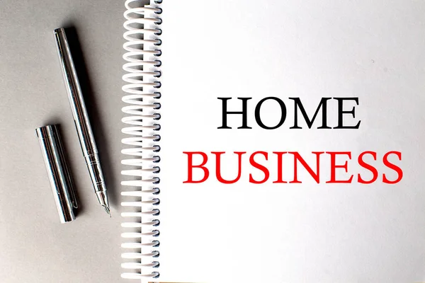 Home Business Tekst Notitieboekje Met Pen Grijze Achtergrond — Stockfoto
