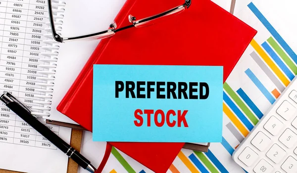 Stock Testo Preferito Appiccicoso Notebook Rosso Sullo Sfondo Del Grafico — Foto Stock