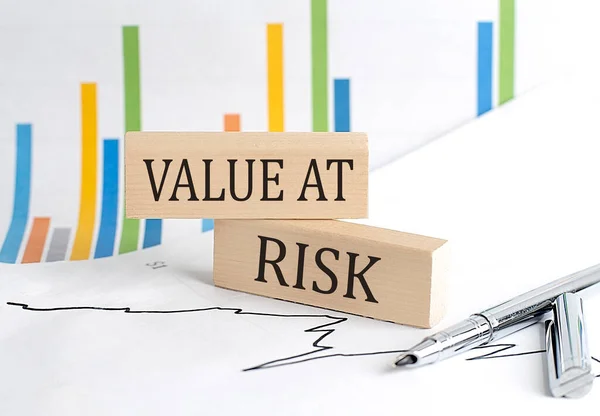 Hodnota Riziku Text Dřevěném Bloku Pozadí Grafu Obchodní Koncept — Stock fotografie