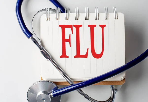 Flu Mot Sur Ordinateur Portable Avec Équipement Médical Sur Fond — Photo