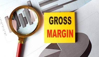 GROSS MARGIN metin üzerinde bir yapışkan tablo, iş