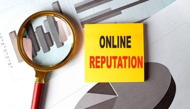ONLINE REPUTASYONU Çizelge üzerinde yapışkan bir metin, iş