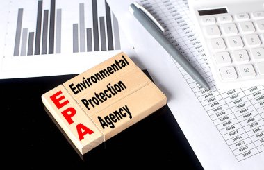 Kelime EPS ahşap yapı taşları ile çizelge ve hesap makinesi ile yapılır, iş