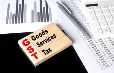 Sözcük GST ahşap yapı taşları ile çizelge ve hesap makinesi ile yapılır, iş