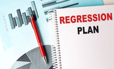 Not defterinde, arkaplanda kalem olan REGRESSION Planı metni
