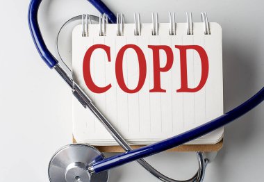 Geçmişinde tıbbi ekipman olan bir defterde COPD kelimesi