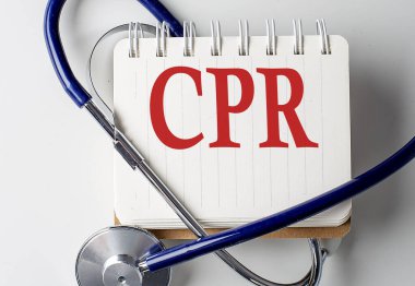 Geçmişinde tıbbi ekipman olan bir deftere CPR kelimesi