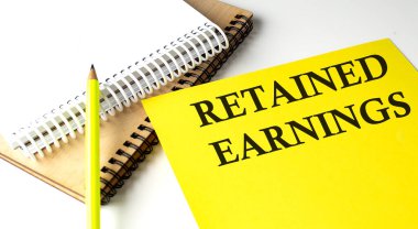 İSTİLAÇ EARNINGS Not defteriyle sarı kağıda yazılmış metin