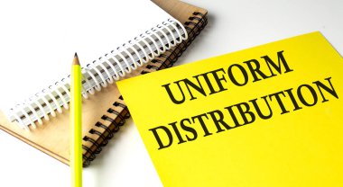 UNIFORM BÖLGESİ Not defteriyle sarı kağıda yazılmış metin