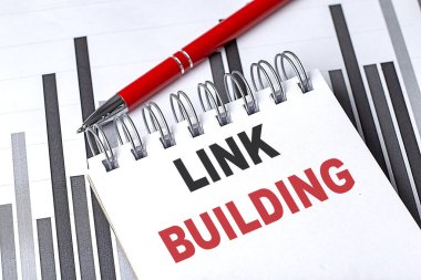 LINK Oluşturma metni çizelgesinde kalem olan bir defter üzerine yazılmış