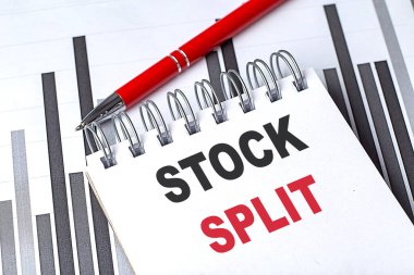 Kalemle çizelgedeki bir deftere STOCK BÖLÜMÜ metni . 