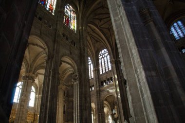 Paris 'teki katedralin içi.