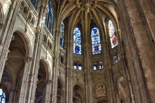 パリの大聖堂の内部は — ストック写真