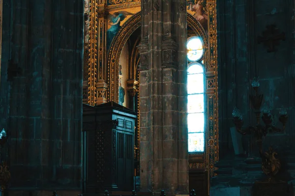 Paris 'teki katedralin içi.