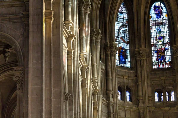 パリの大聖堂の内部は — ストック写真
