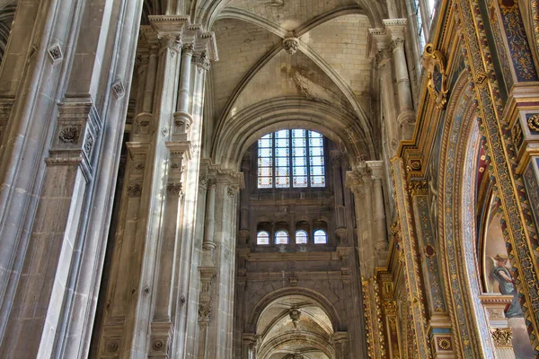 巴黎大教堂的内部 — 图库照片