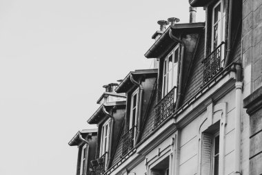 Bir binanın ön cephesi