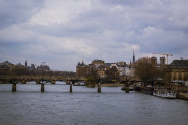 seine Nehri Köprüsü