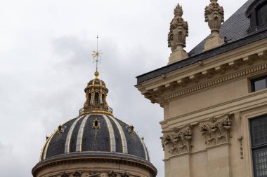 enstitünün ön cephesi