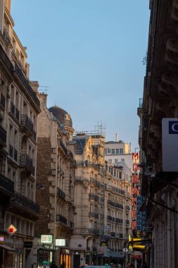 Binanın ön cephesi