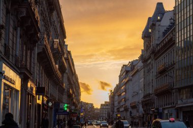 Binanın ön cephesi