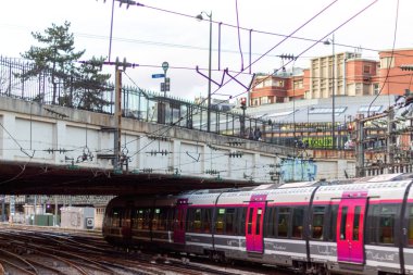 Tren istasyonunda tren.