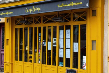 Paris 'teki eski bir dükkan.